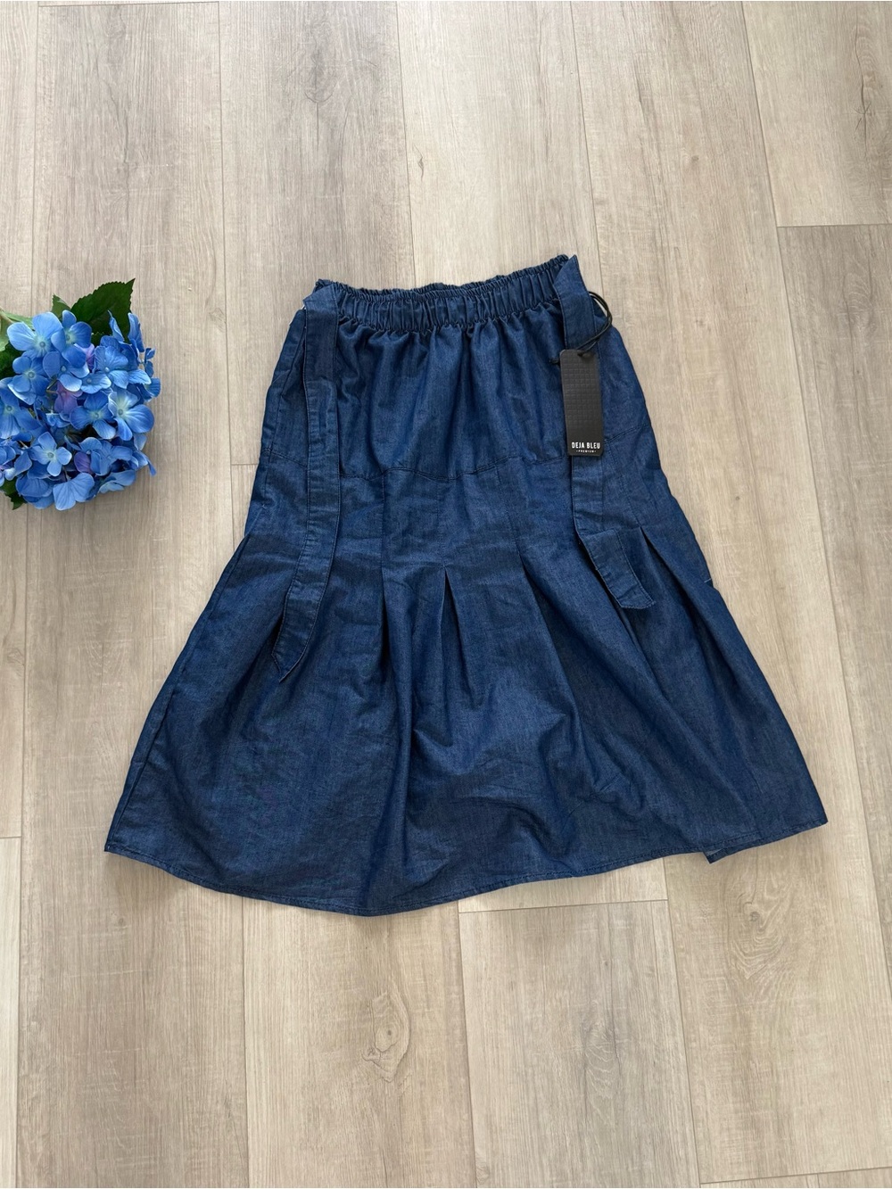 NWT Women’s Midi Jean Skirt With Tie belt and bottom ruffle size Medium